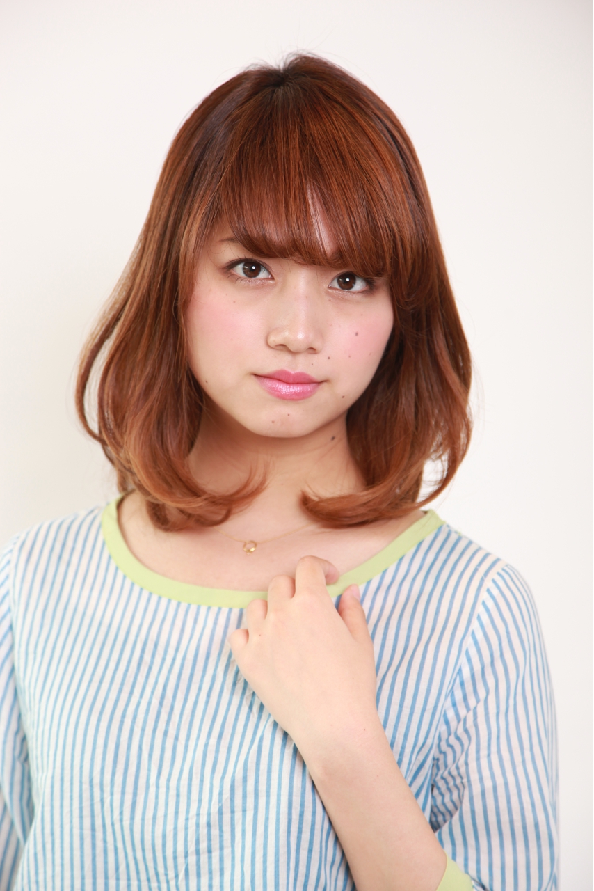 大人カワイイ内巻きミディ