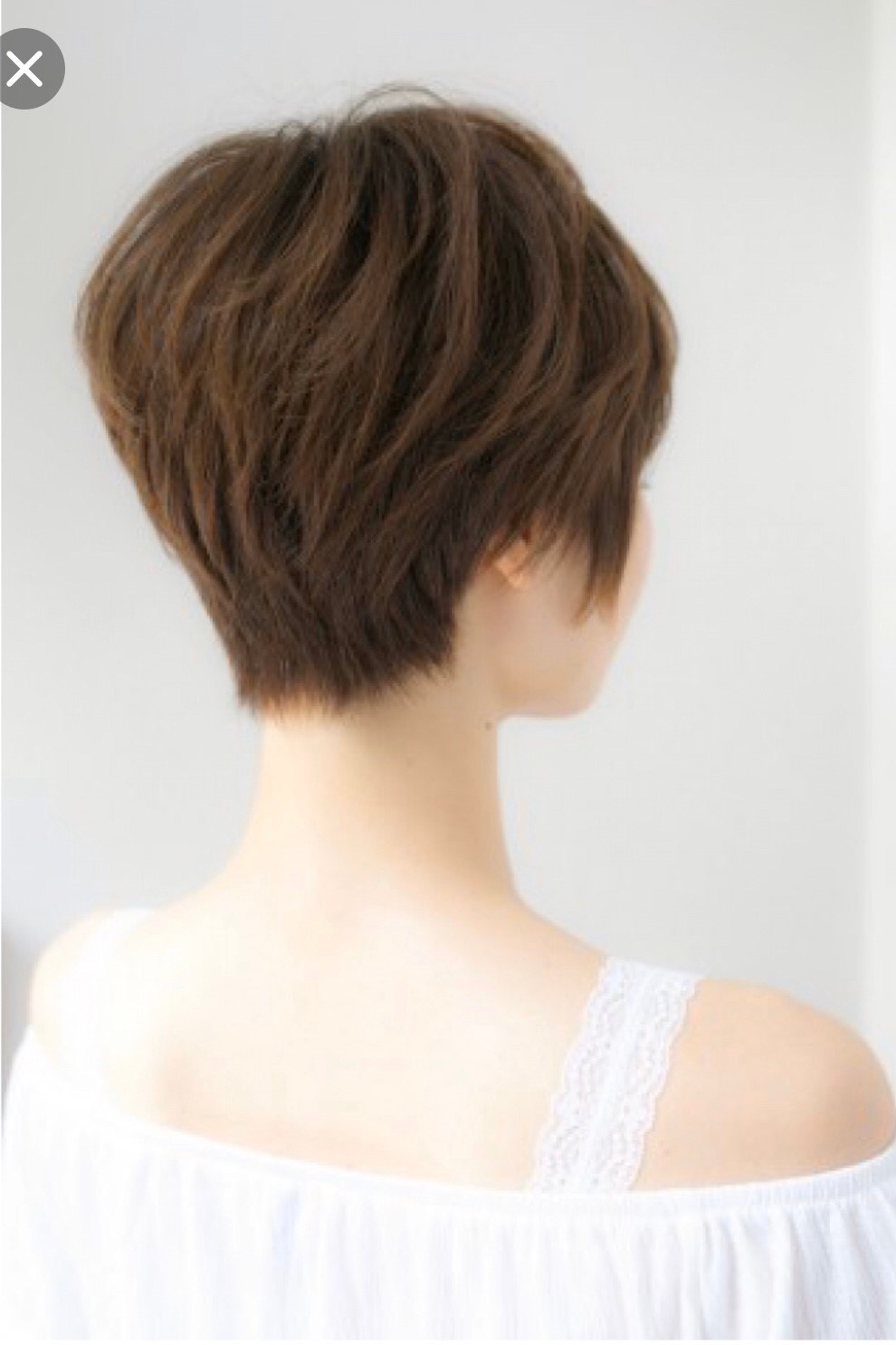 首が長く見えるヘアスタイル？！
